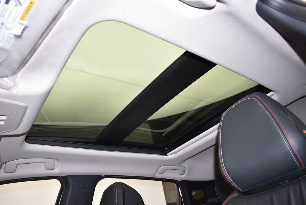 New 2026 Nissan Kicks SR PREMIUM SUV