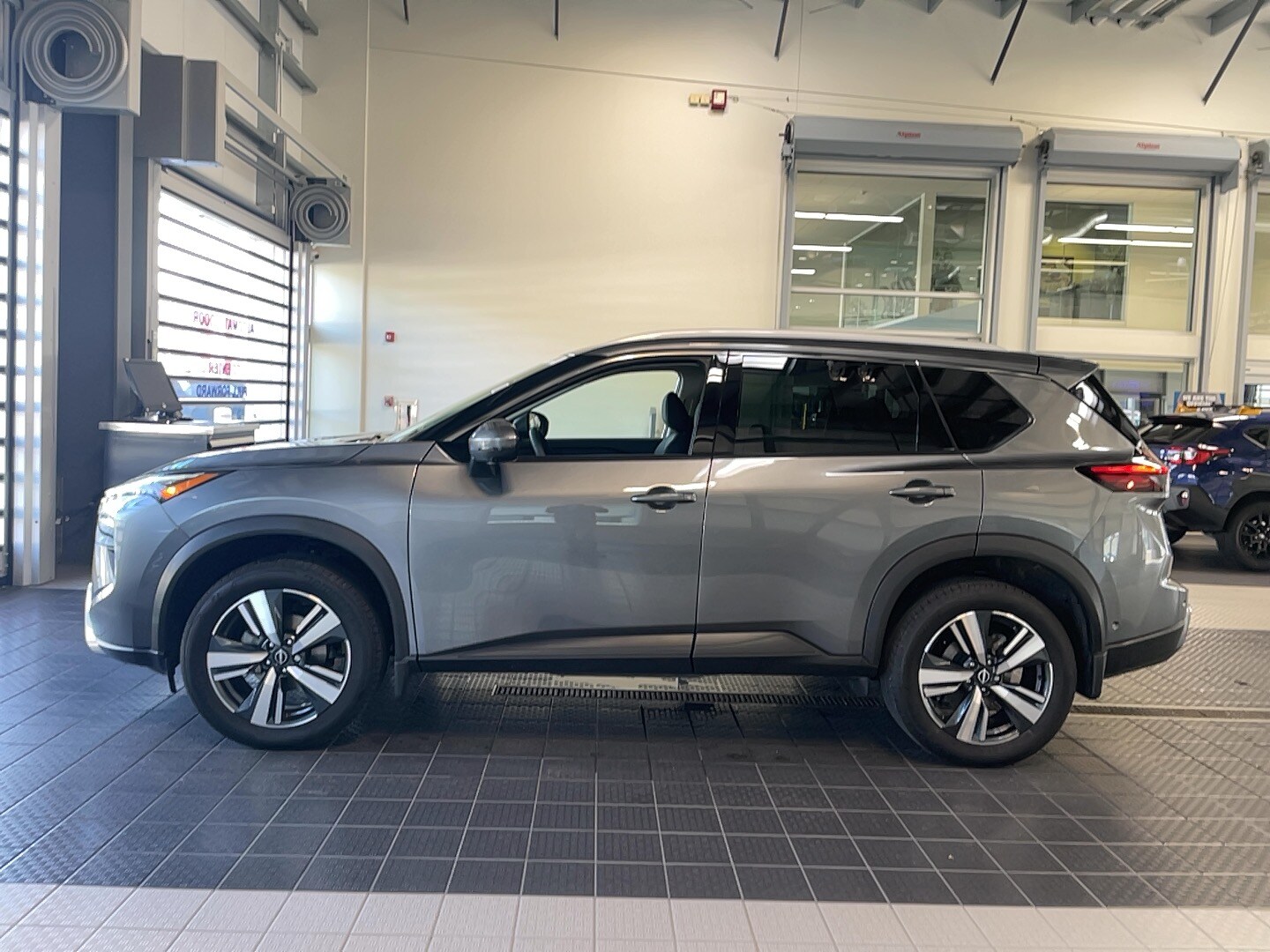 2024 Nissan Rogue SL photo 3