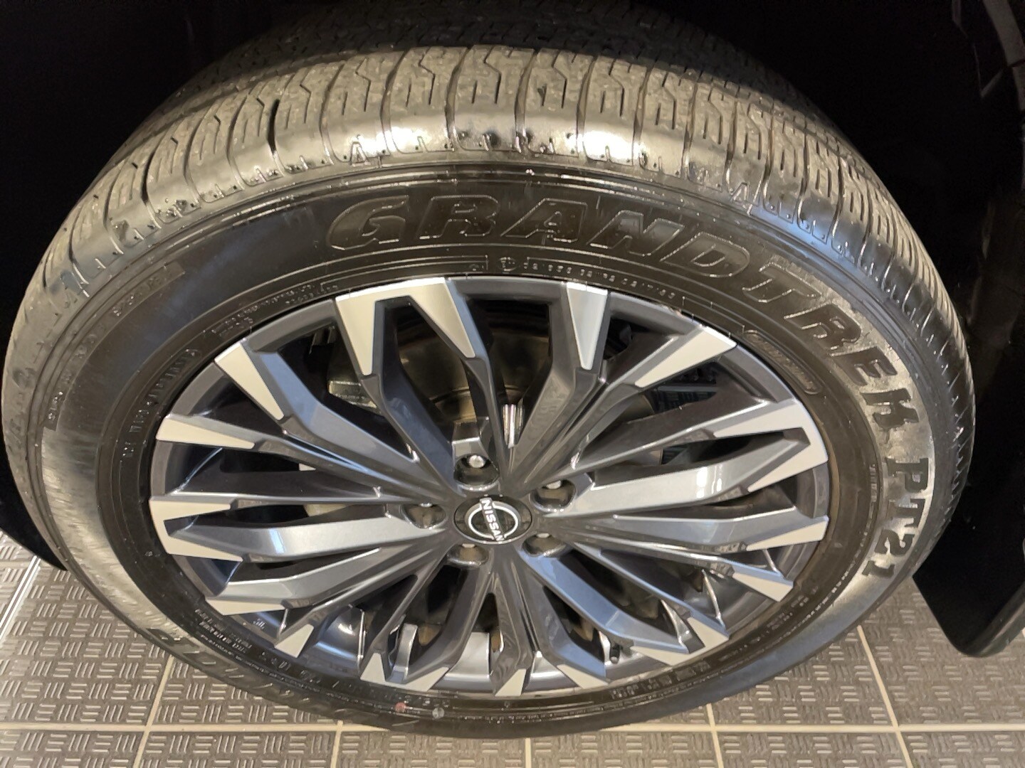 2024 Nissan Rogue Platinum AWD photo 4