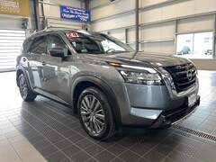 Used 2024 Nissan Pathfinder SL PREMIUM 4X4 SUV near Providence