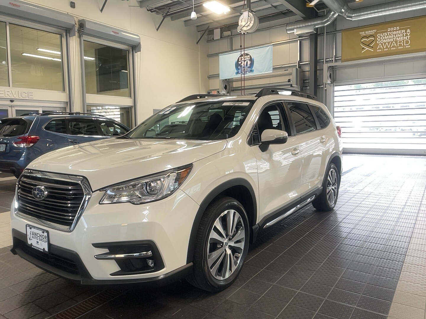 2022 Subaru Ascent Limited photo 2