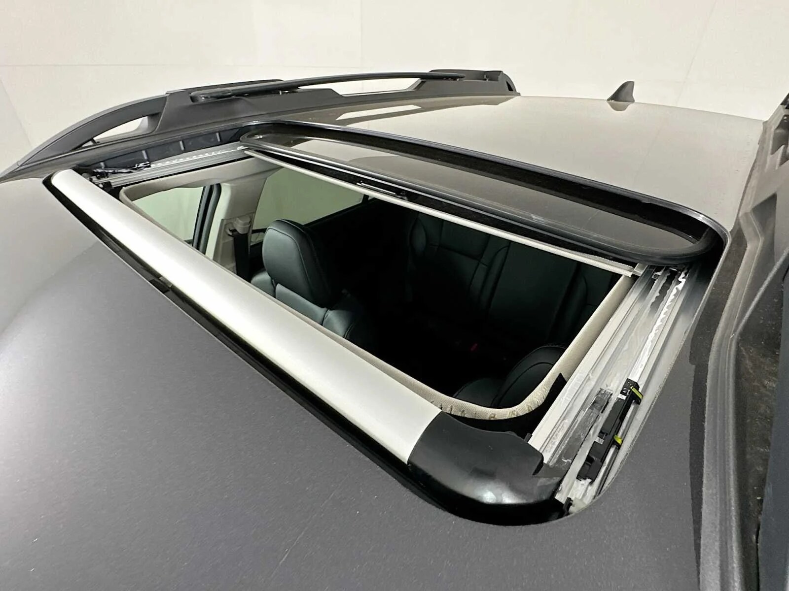 2024 Subaru Outback Limited XT photo 2