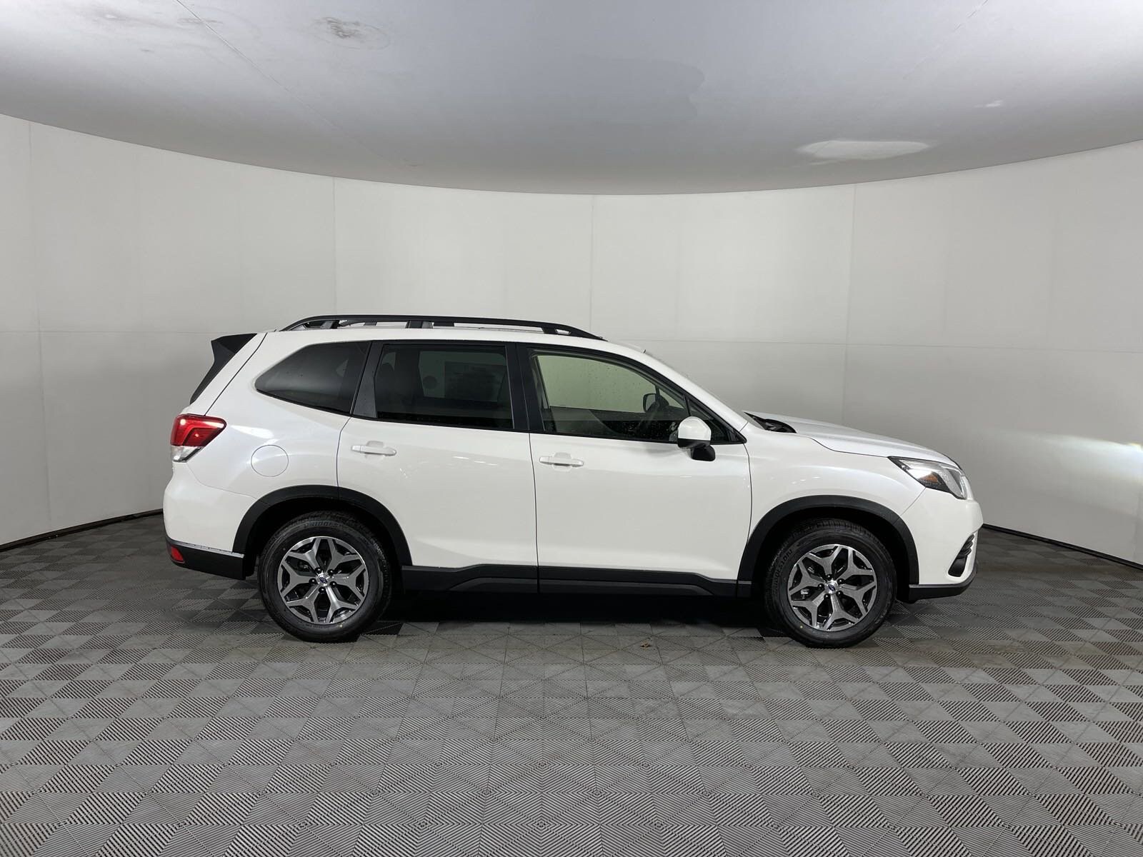 2024 Subaru Forester Premium photo 2