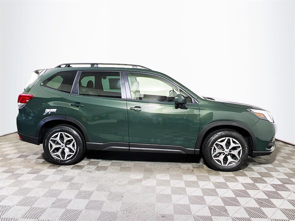 2024 Subaru Forester Premium photo 3