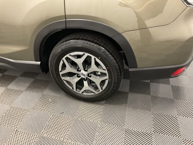 2024 Subaru Forester Premium photo 2