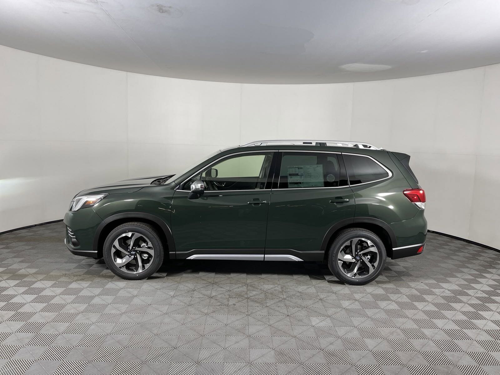 2024 Subaru Forester Touring photo 4