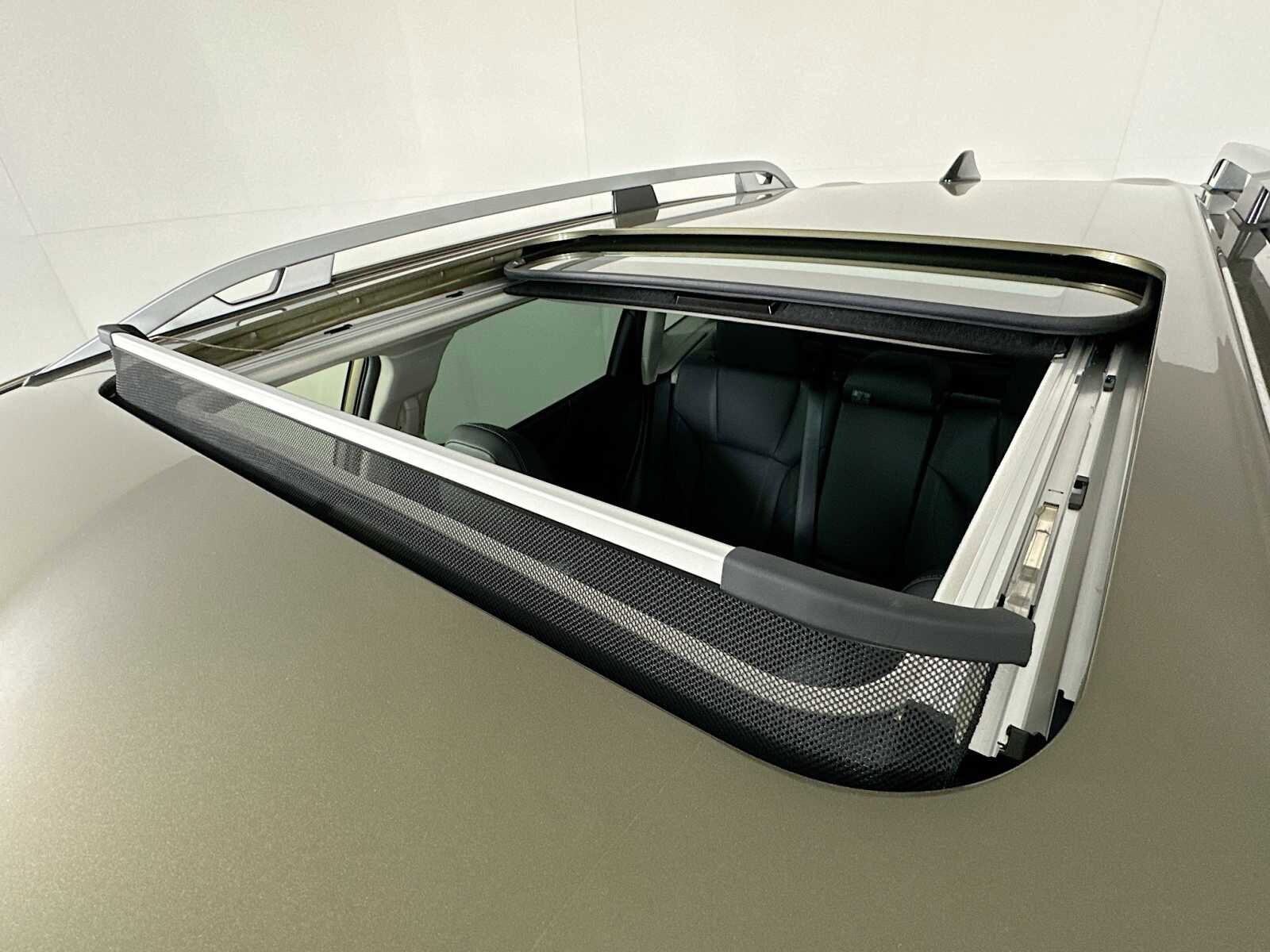 2024 Subaru Forester Touring photo 2