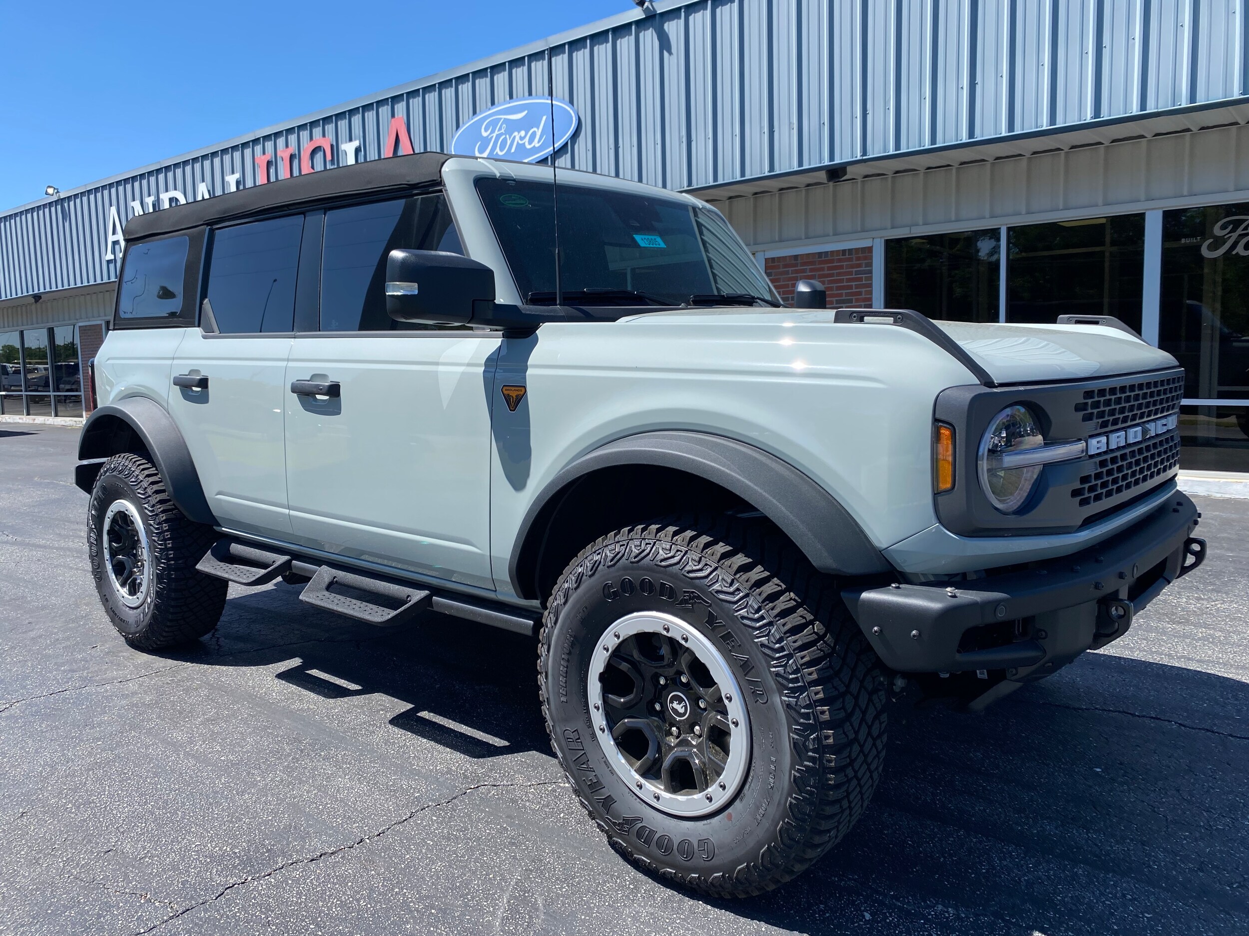 2024 Ford Bronco Badlands photo 3