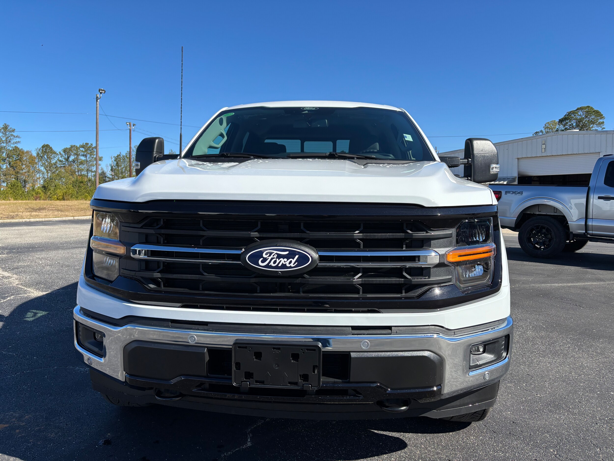 2025 Ford F-150 XLT photo 3