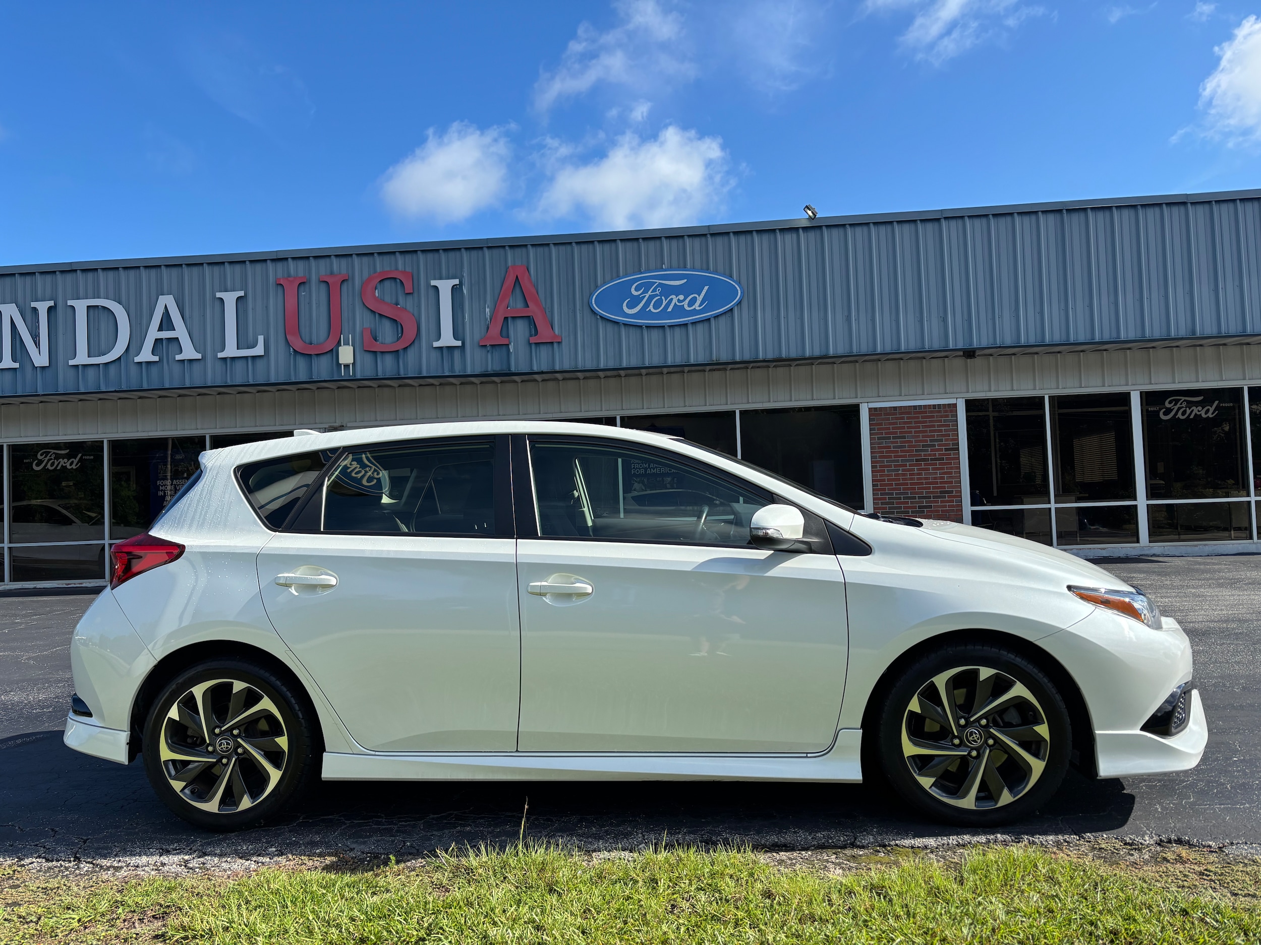 Used 2018 Toyota Corolla iM Base with VIN JTNKARJE5JJ572113 for sale in Andalusia, AL