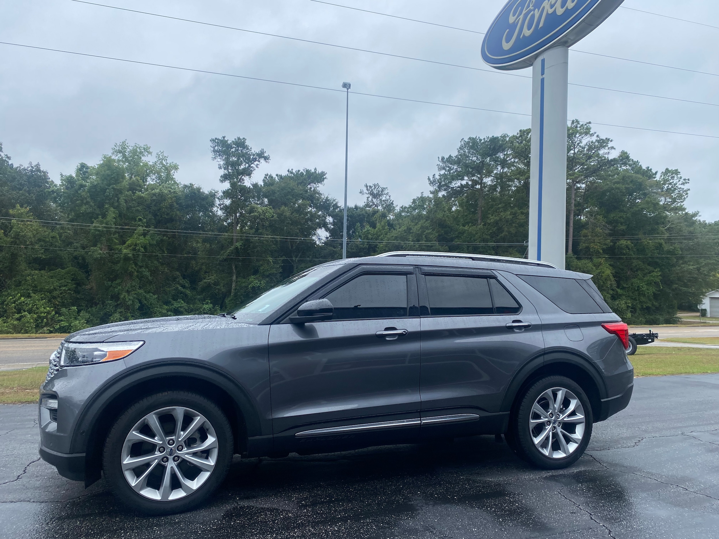 2021 Ford Explorer Platinum photo 4