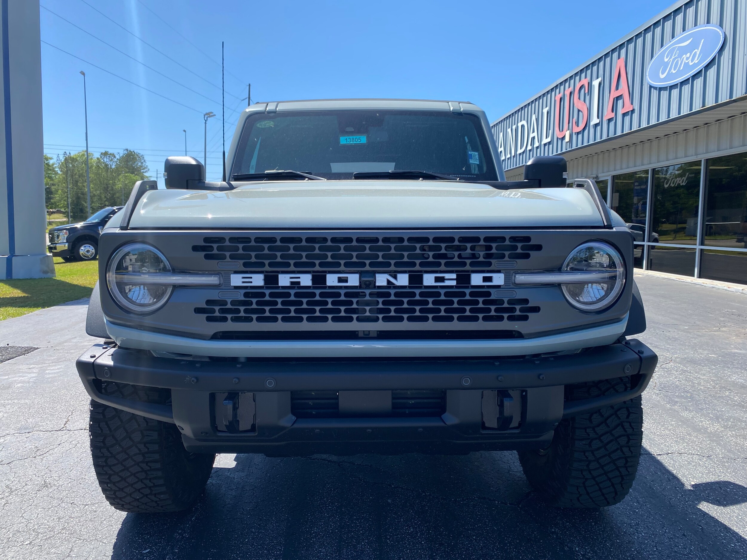 2024 Ford Bronco Badlands photo 2