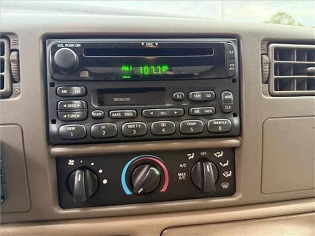 2001 Ford F-550 - Photo 27