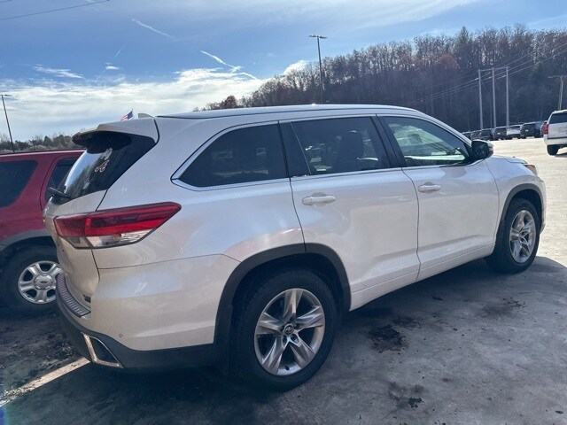 2017 Toyota Highlander Limited Platinum photo 3