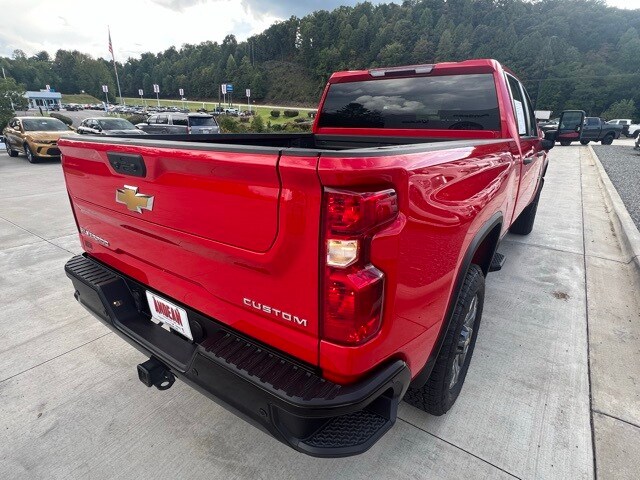 2025 Chevrolet Silverado 2500HD Custom photo 3