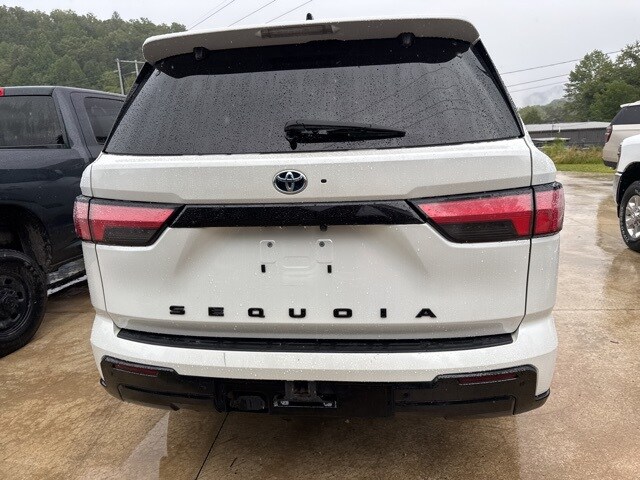 2023 Toyota Sequoia Platinum photo 2
