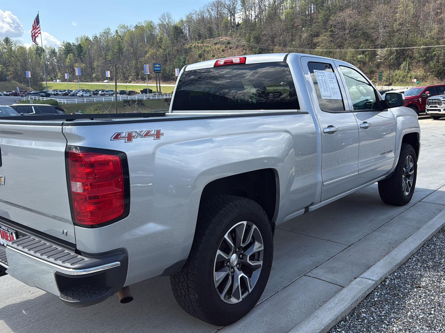 View vehicle photo 5