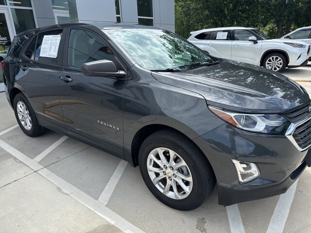 2020 Chevrolet Equinox LS photo 2