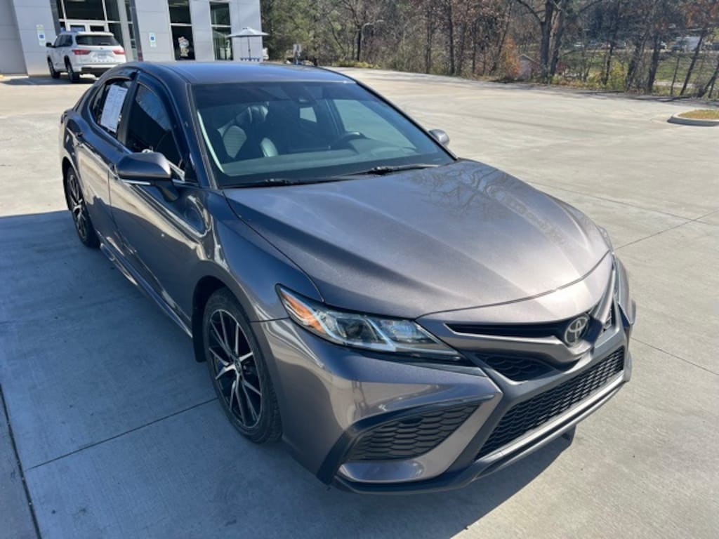 Used 2022 Toyota Camry SE Sedan