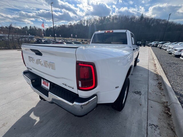 2025 Ram 3500 Big Horn photo 3
