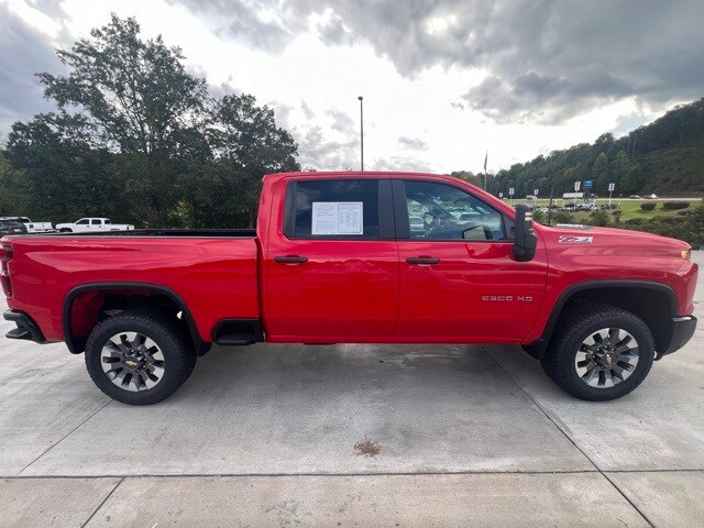 2025 Chevrolet Silverado 2500HD Custom photo 2