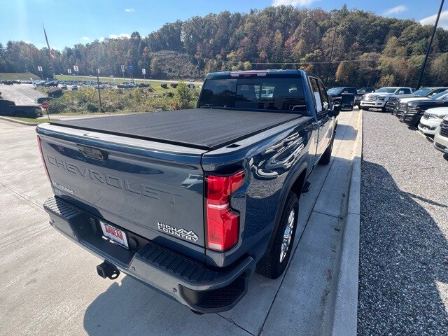 2025 Chevrolet Silverado 2500HD High Country photo 3
