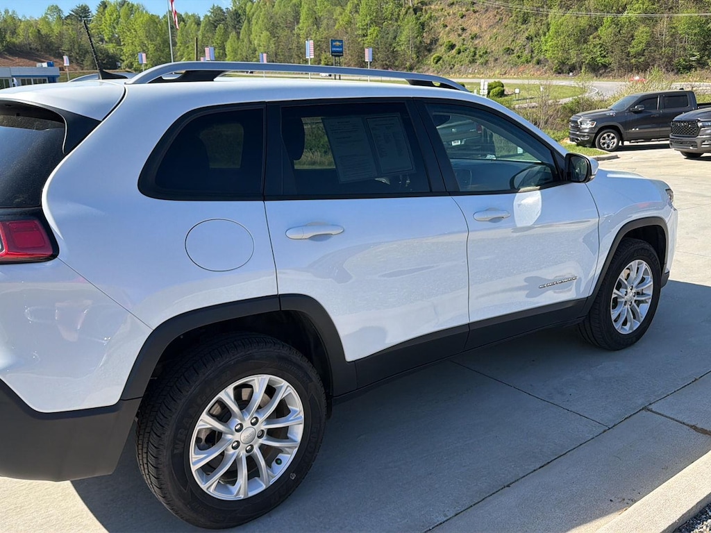Used 2021 Jeep Cherokee Latitude SUV