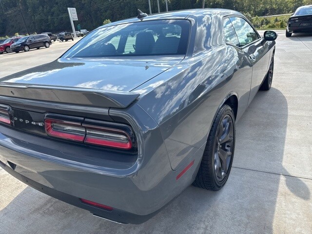 2017 Dodge Challenger SXT photo 3