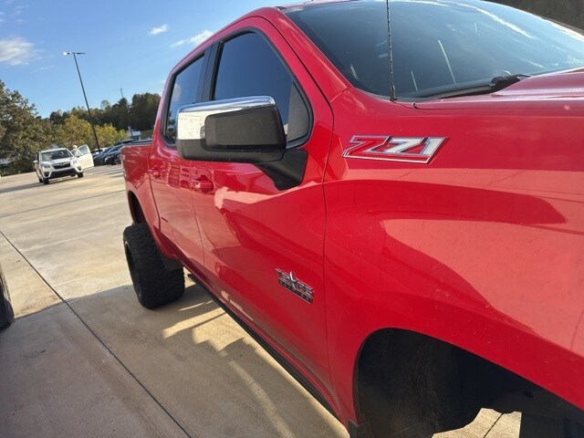 2023 Chevrolet Silverado 1500 LT photo 2