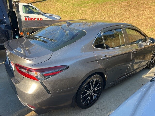 2022 Toyota Camry SE photo 2