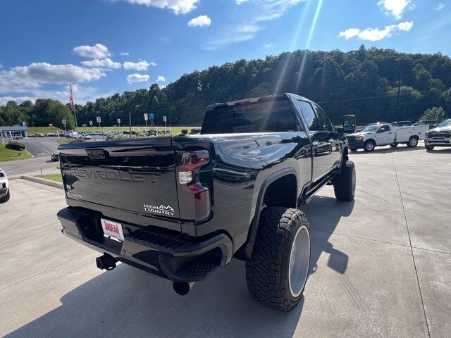 2024 Chevrolet Silverado 2500HD High Country photo 3