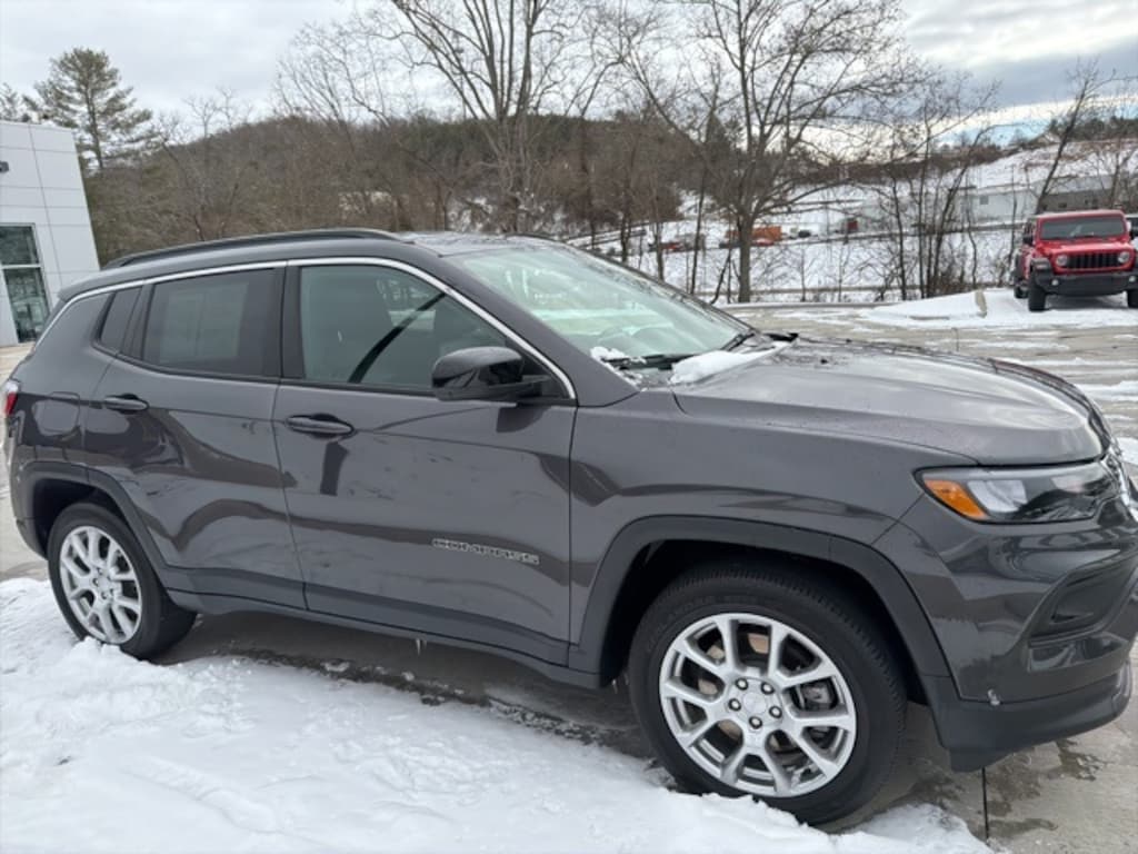 Used 2024 Jeep Compass Latitude Lux SUV