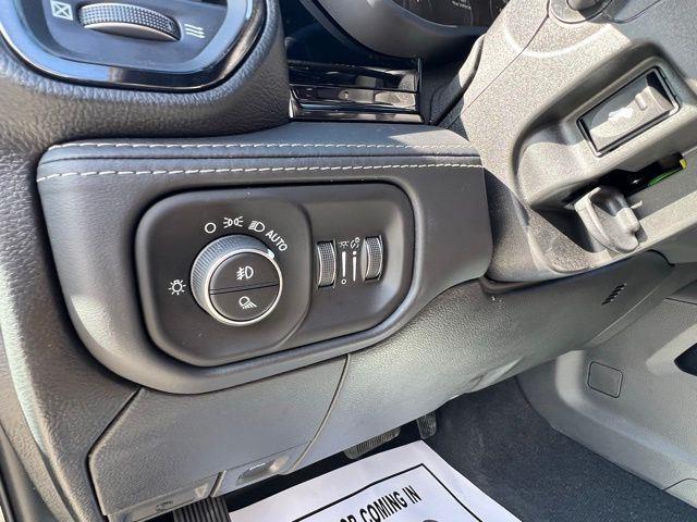 2025 RAM 3500 Limited - Photo 14