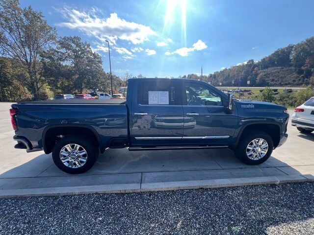2025 Chevrolet Silverado 2500HD High Country photo 2
