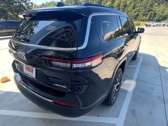 2025 Jeep Grand Cherokee Limited photo 2