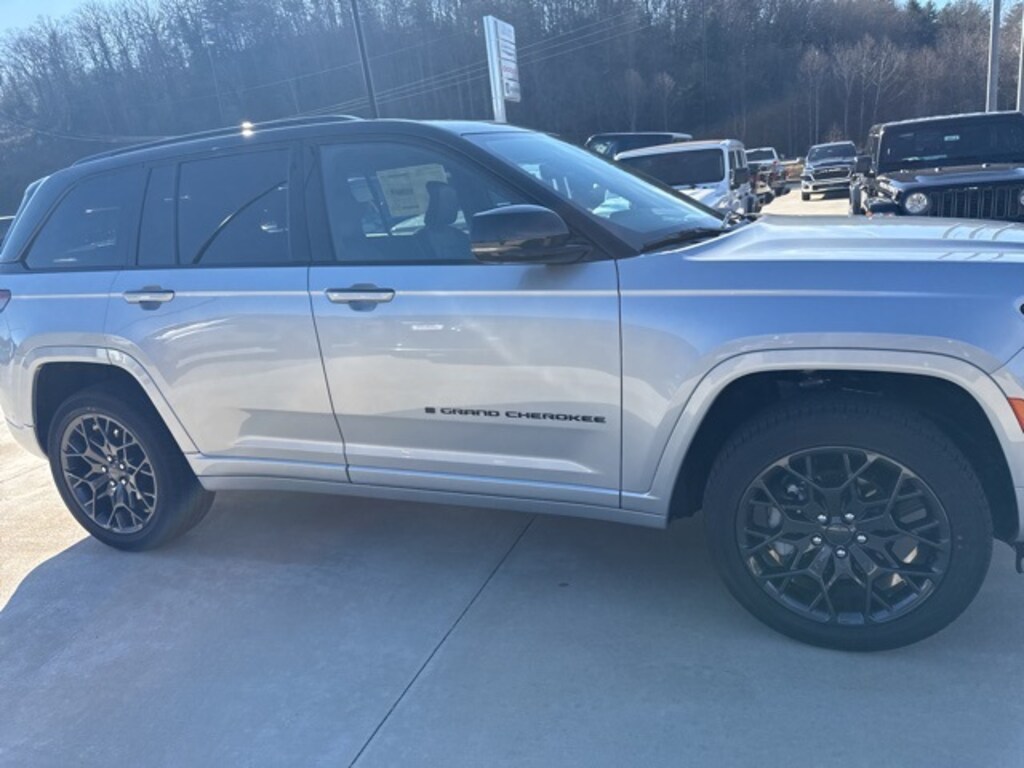 New 2025 Jeep Grand Cherokee SUMMIT 4X4 Sport Utility