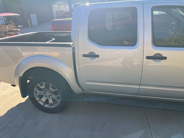 2021 Nissan Frontier SV photo 2