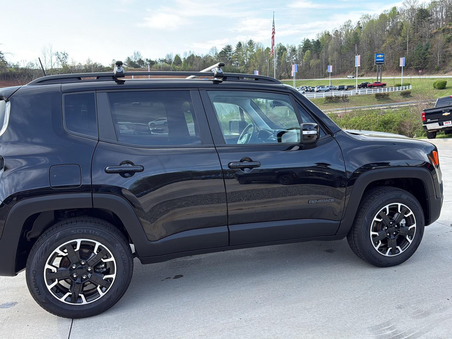 View vehicle photo 4