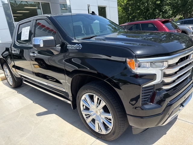 Used 2022 Chevrolet Silverado 1500 High Country with VIN 1GCUDJET8NZ604526 for sale in Franklin, NC