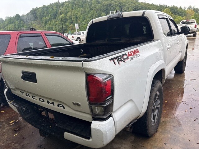 2018 Toyota Tacoma SR5 TRD Pro Sport photo 2