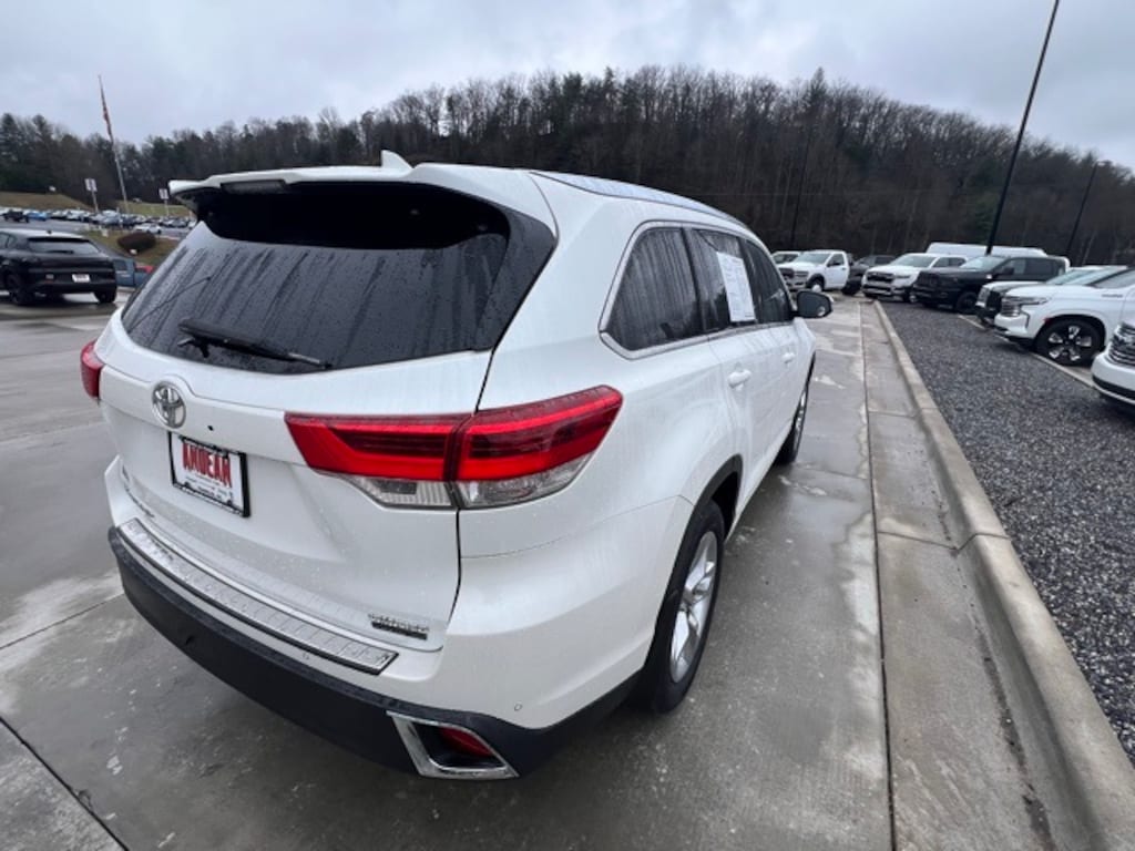 Used 2017 Toyota Highlander Limited SUV