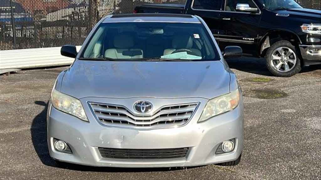 Used 2011 Toyota Camry SE Sedan