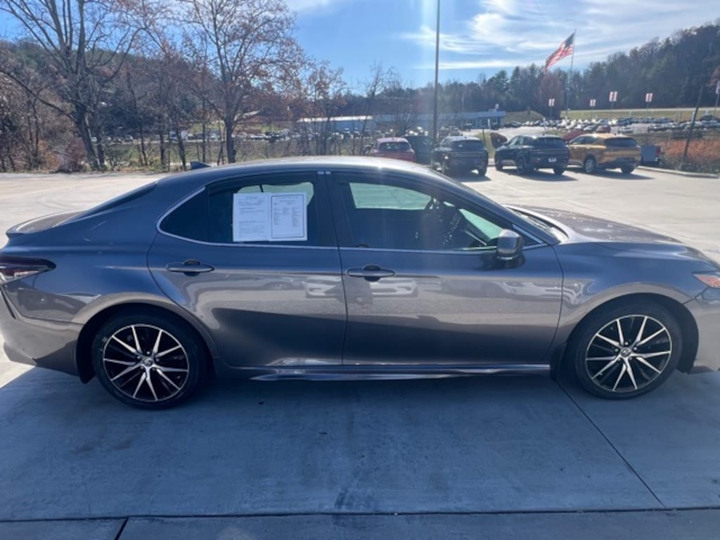Used 2022 Toyota Camry SE Sedan