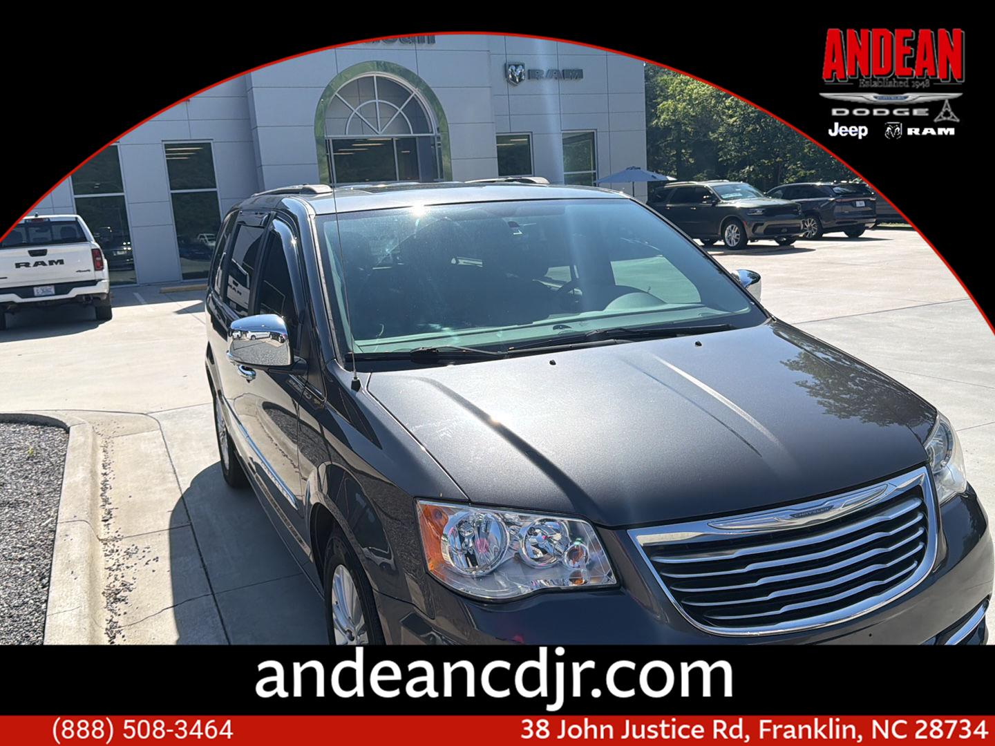 2015 Chrysler Town & Country Touring-L's photo