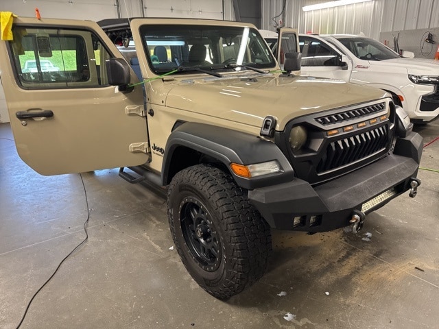 2020 Jeep Gladiator Sport S's photo