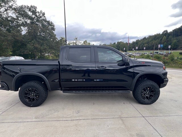 2025 Chevrolet Silverado 1500 ZR2 photo 2