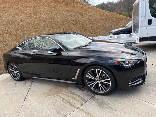 2022 Infiniti Q60 Luxe photo 2