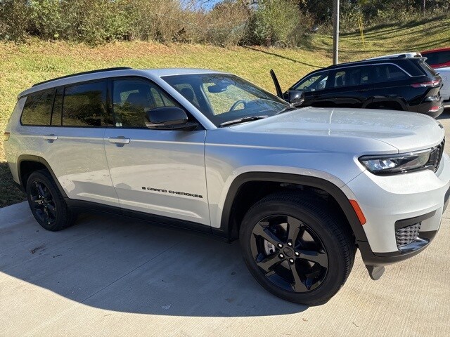 2024 Jeep Grand Cherokee Altitude X photo 2