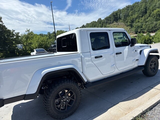 2025 Jeep Gladiator Sport photo 4