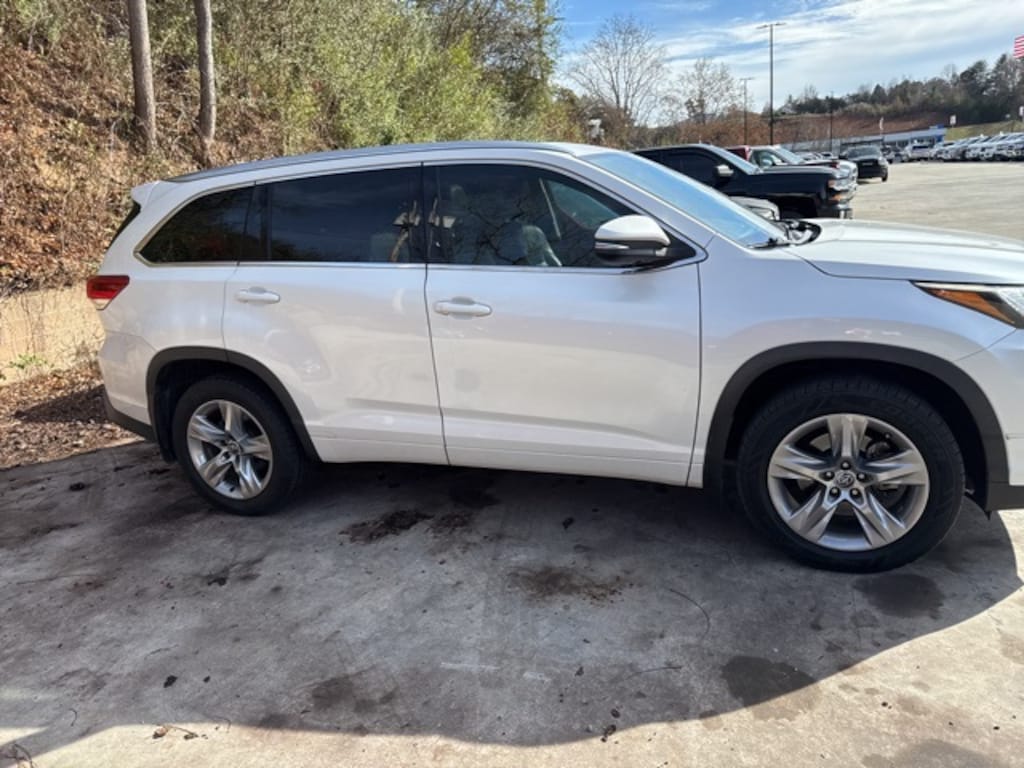 Used 2017 Toyota Highlander SUV
